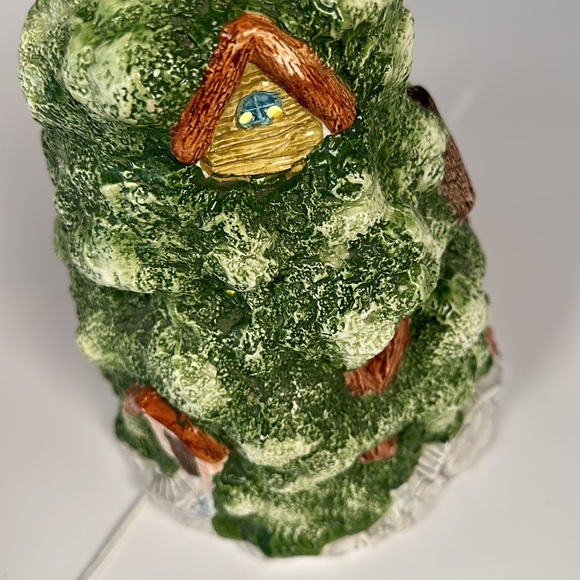 Brinn’s 1988 One Bunny Lane Ceramic Easter Tree House - Light Included - Picture 12 of 16